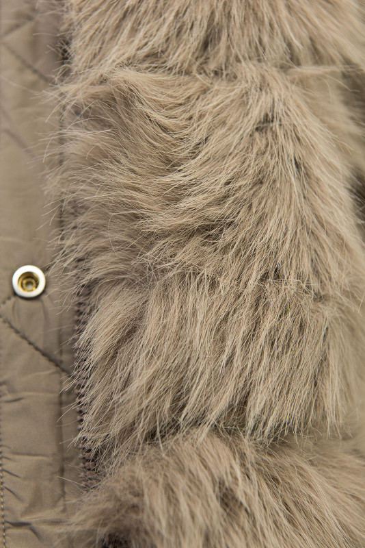 Hnědá zimní bunda s kožešinou