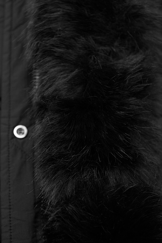 Černá zimní bunda s kožešinou