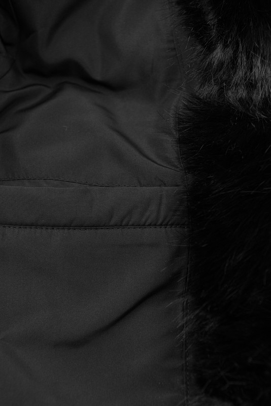 Černá zimní bunda s kožešinou