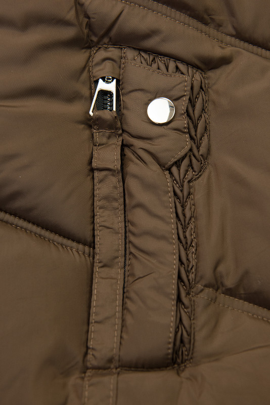 Tmavě hnědá zimní bunda se zateplenou kapucí