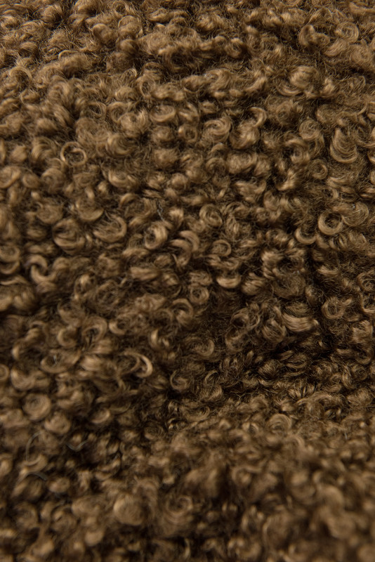 Tmavě hnědá zimní bunda se zateplenou kapucí