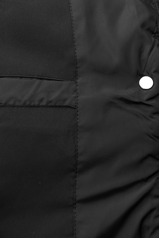 Černá zimní bunda se zateplenou kapucí