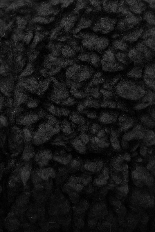 Černá zimní bunda se zateplenou kapucí