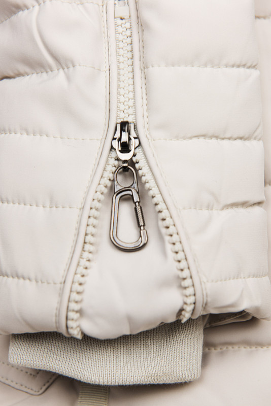 Krémová prošívaná zimní bunda s kapucí