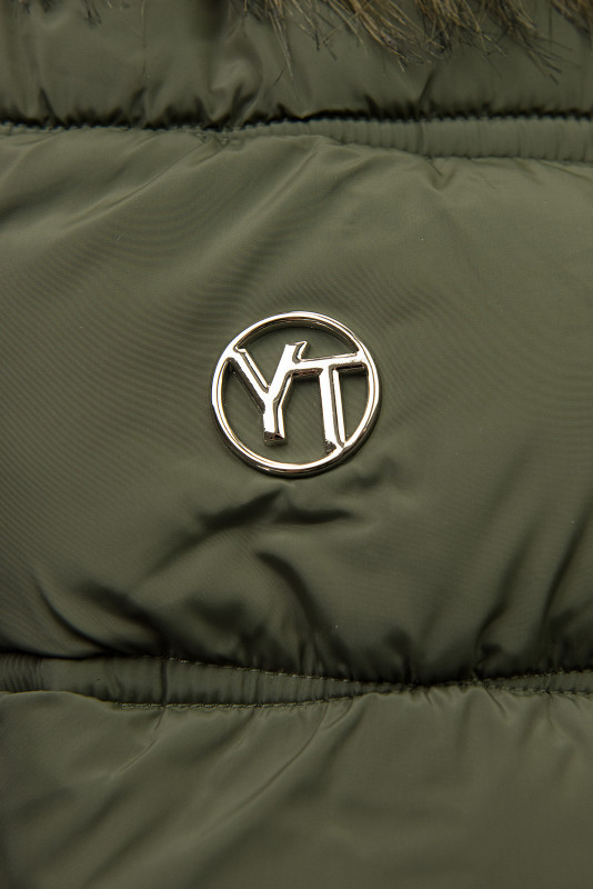 Khaki zimní bunda s kožešinou a páskem