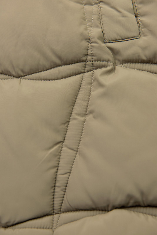 Světle hnědá zimní bunda s kožešinou a páskem