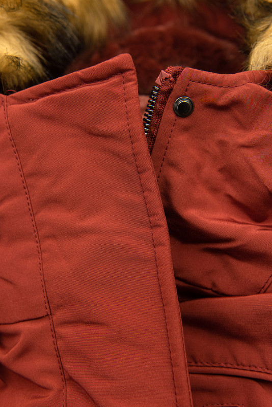 Skořicově hnědá parka s kožešinou na kapuci