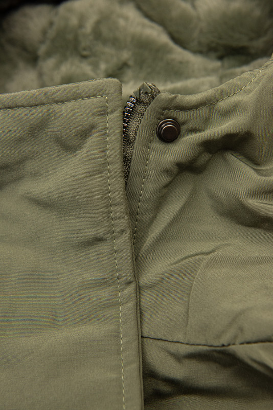 Olivově zelená parka s kožešinou na kapuci