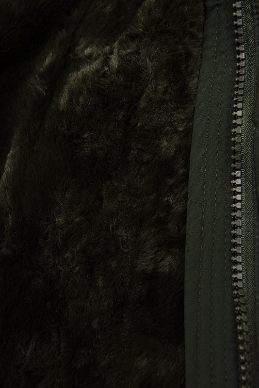 Teplá prošívaná bunda v khaki barvě