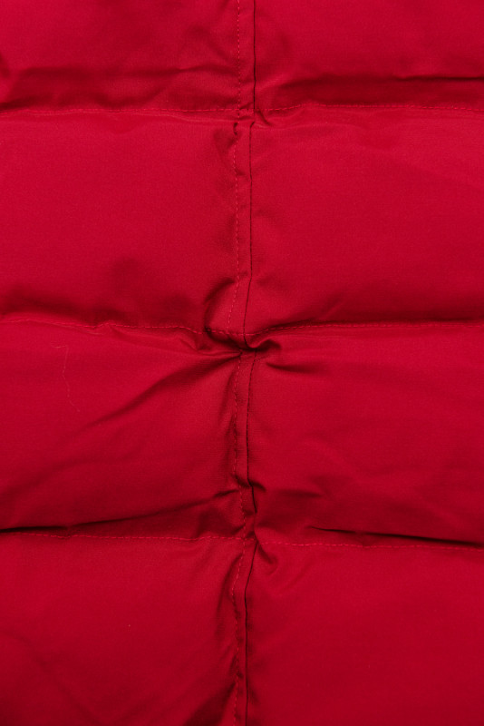 Červená zimní bunda se stahováním v pase