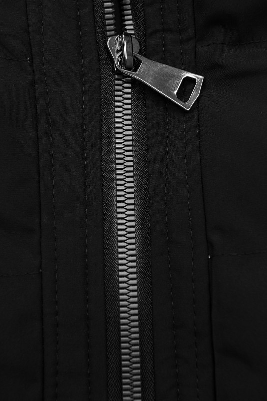 Černá zimní bunda se stahováním v pase