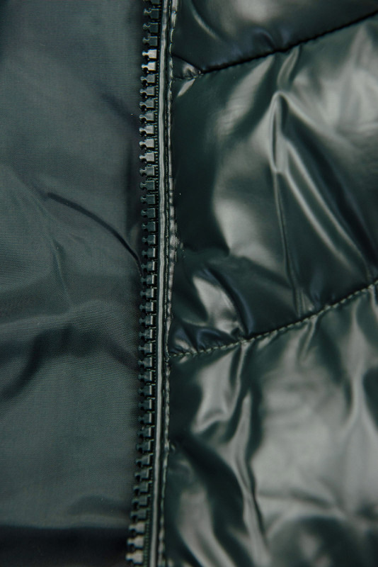 Zelená zimní bunda v prošívaném vzhledu