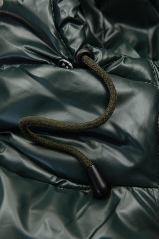 Zelená zimní bunda v prošívaném vzhledu