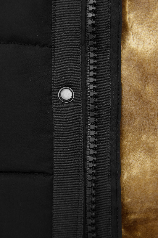 Černá prošívaná zimní bunda s kapucí