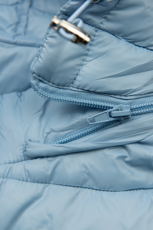 Světle modrá bunda na přechodné období