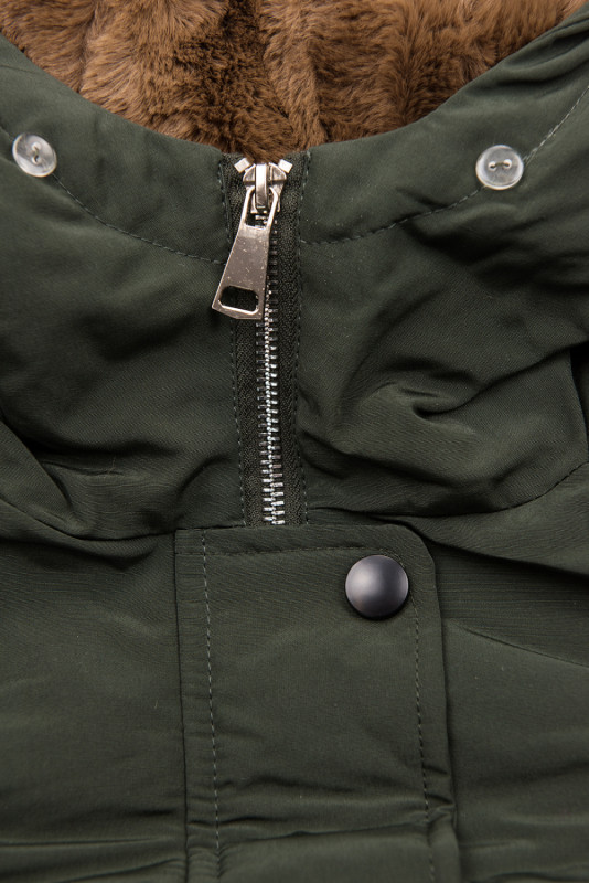 Tmavě zelená zimní parka s plyšem a kožešinou