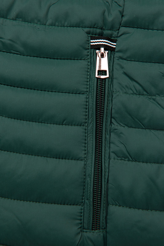 Zelená prošívaná bunda na přechodné období