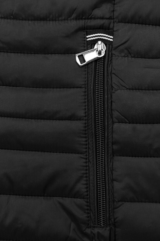 Černá prošívaná bunda na přechodné období