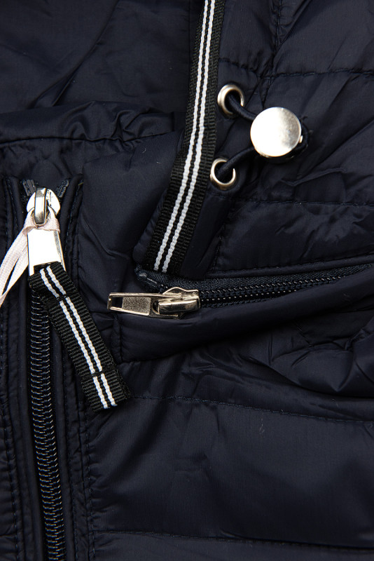 Tmavě modrá prošívaná bunda na přechodné období