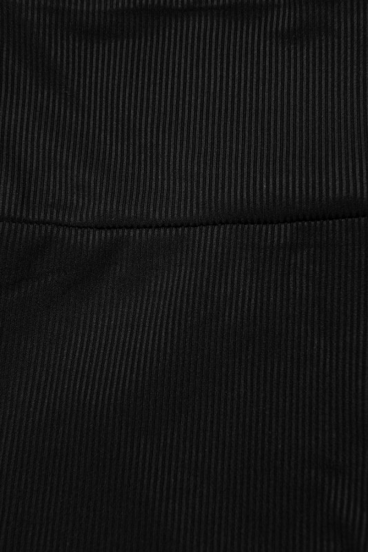 Černé vroubkované legíny