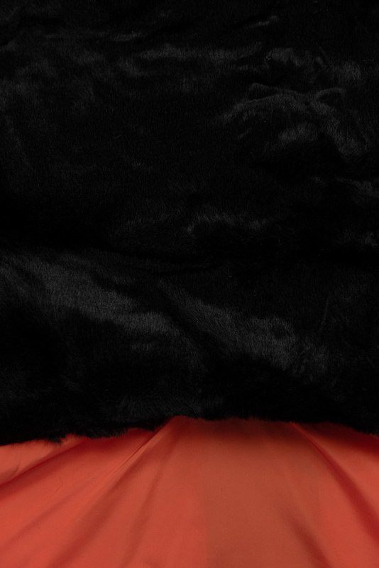 Černá lesklá zimní bunda s rukavicemi