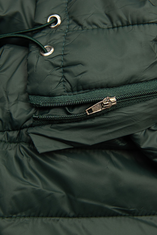 Tmavě zelená vesta ve zkráceném střihu