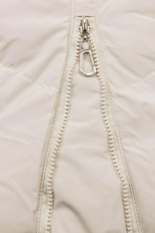 Krémově bílá zimní bunda v prodlouženém střihu