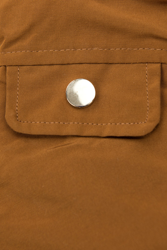 Hnědá parka s odepínatelnou kožešinou