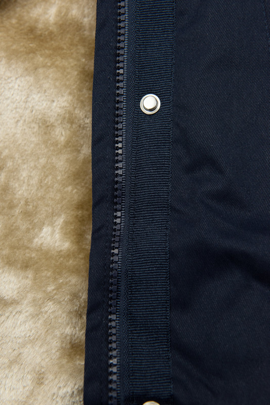 Tmavě modrá parka s odnímatelným futrem a kožešinou