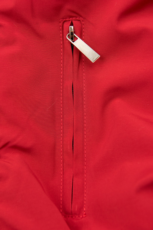 Červená zimní parka se zatepleným vnitřkem
