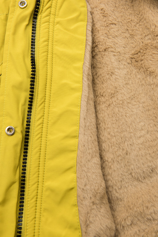 Citronově žlutá parka na zimu s béžovým futrem