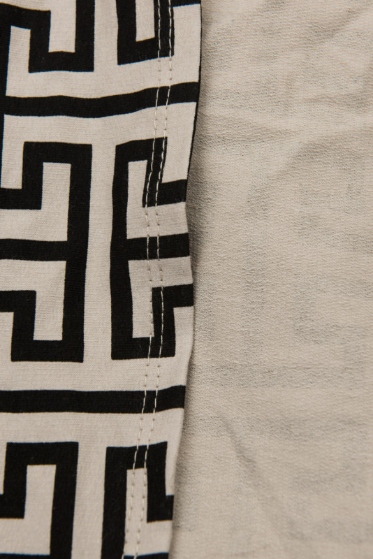 Béžovo-černé maxi šaty se vzorem