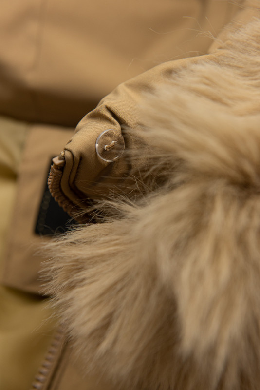 Béžová prošívaná bunda na zimu s kapucí