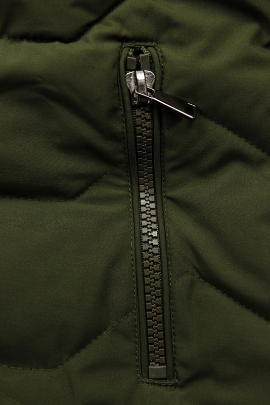 Tmavě zelená prošívaná bunda s kapucí a kožešinou