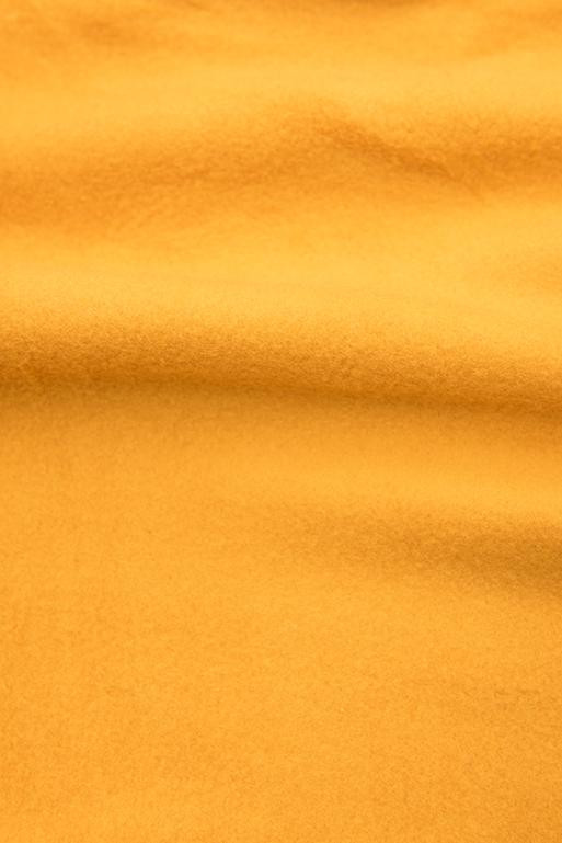 Žlutá mikina s károvanou podšívkou v kapuci