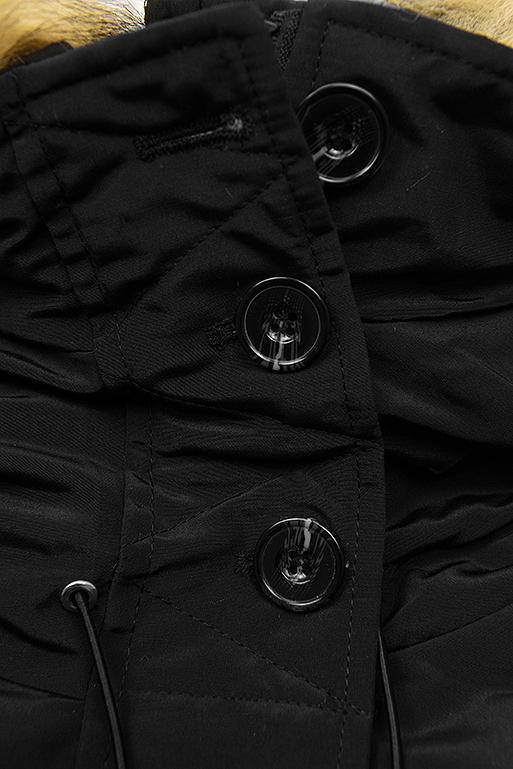 Černá zimní bunda s vysokým límcem