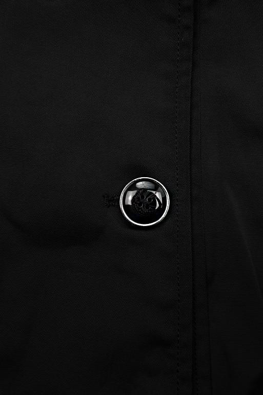 Černý trenčkot s páskem na zavazování