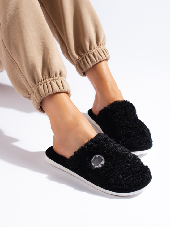 Černé papuče Lucky