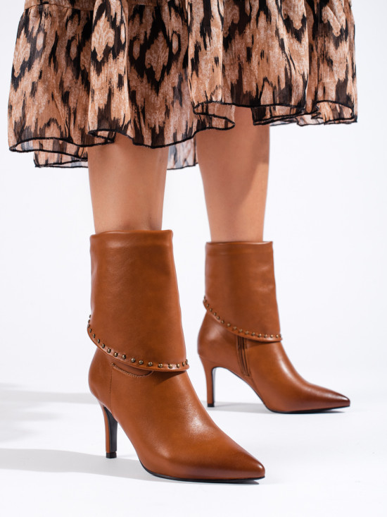 Kotníkové kozačky na jehlovém podpatku hnědé