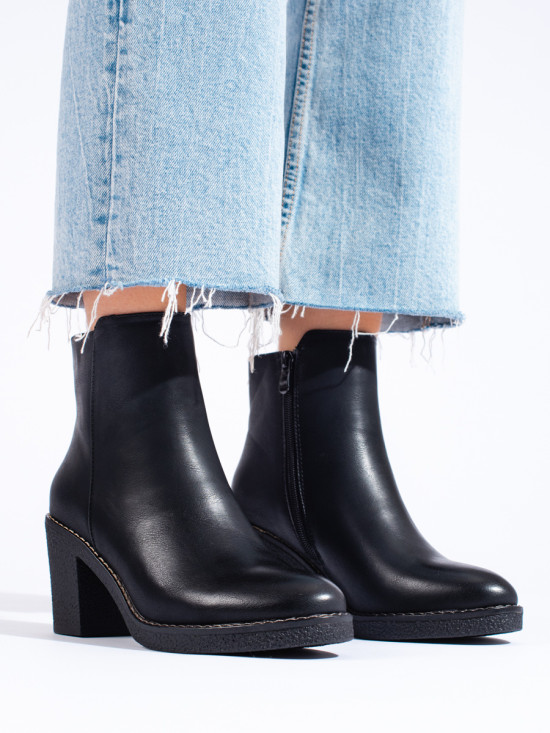 Černé klasické kotníkové kozačky z ekokůže