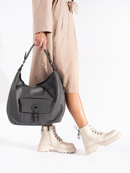 Světle béžové kozačky z kůže