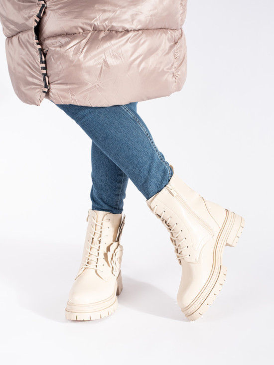 Béžové zateplené kotníkové kozačky s květinami