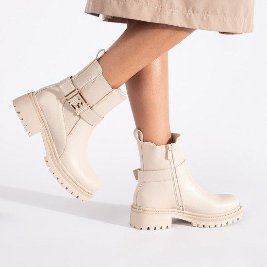 Béžové chelsea kozačky s ozdobnou sponou