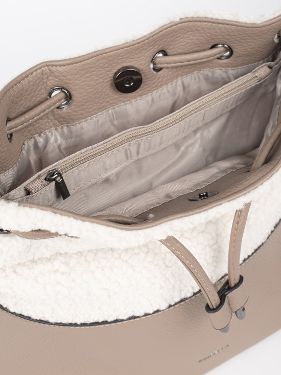 Béžová taška s kožešinou