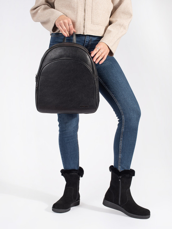 Zateplené černé kotníkové kozačky z nubukové kůže