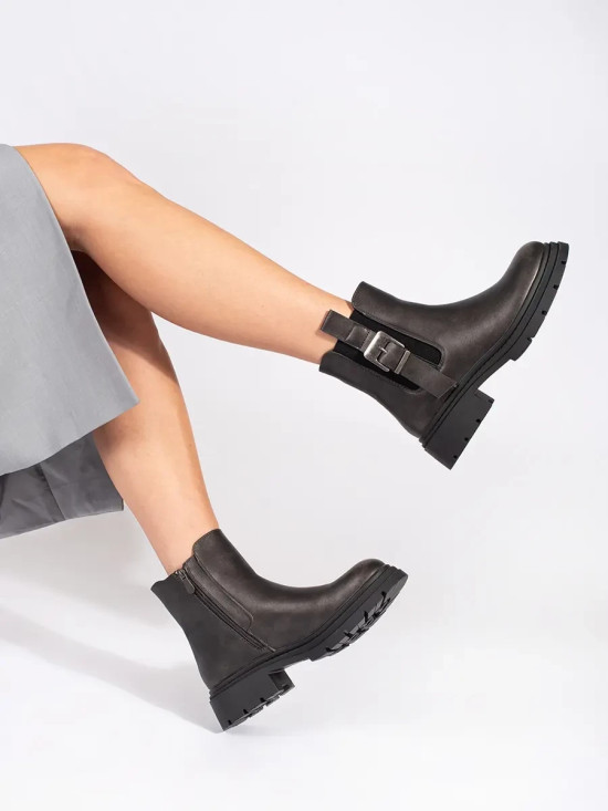 Tmavě hnědé metalické kotníkové kozačky s přezkou