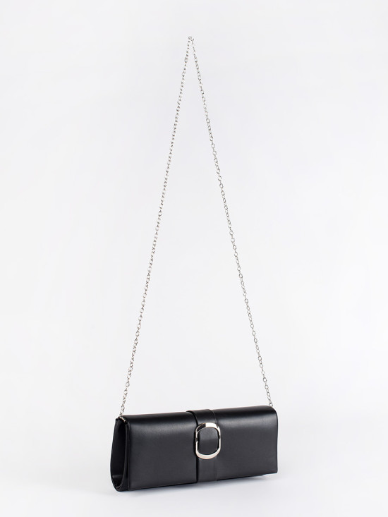 Černá kabelka se stříbrnou sponou