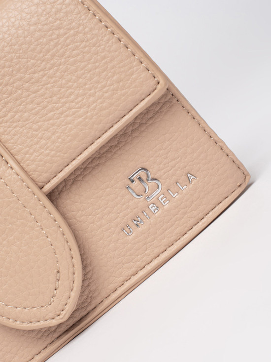 Malá béžová kabelka s rukojetí