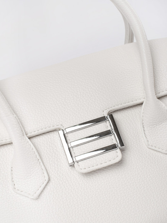 Bílá taška s rukojeťmi a popruhem