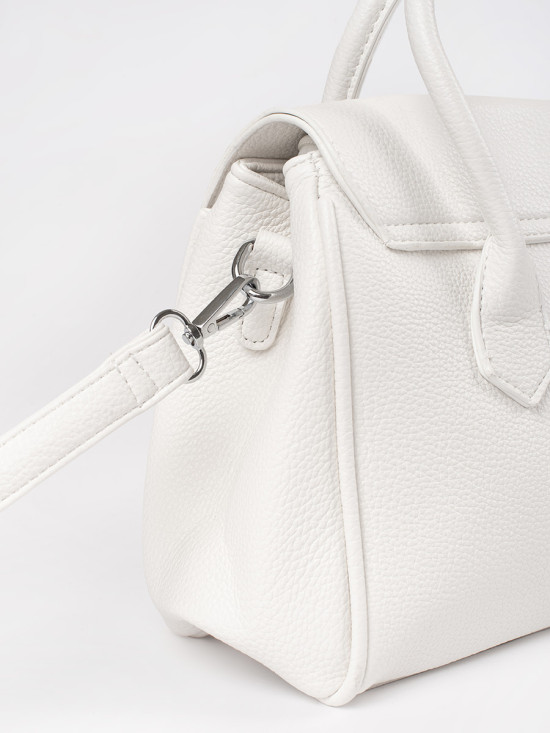 Bílá taška s rukojeťmi a popruhem